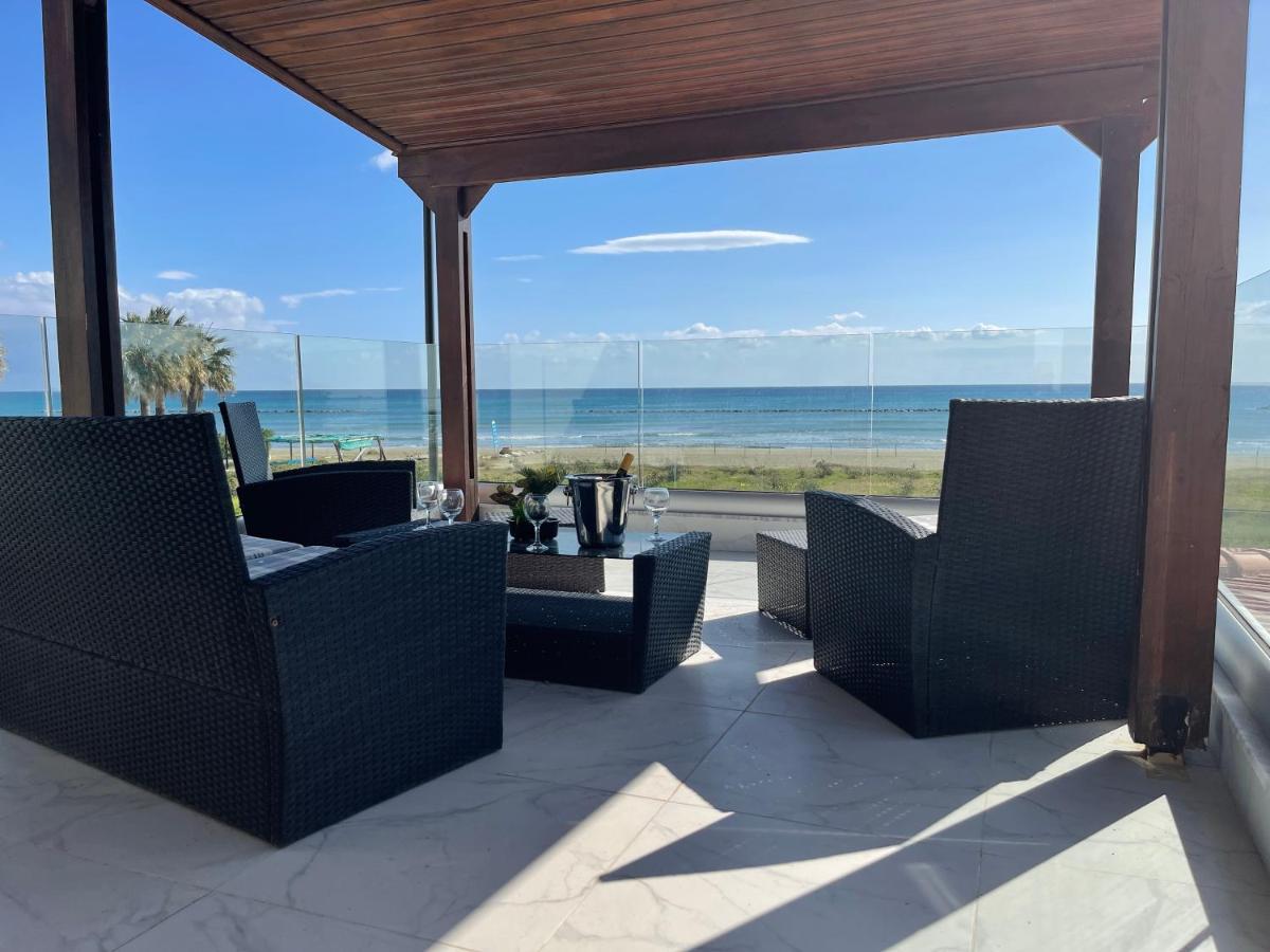 Beachfront Villa - Dasaki Larnaca Exteriör bild